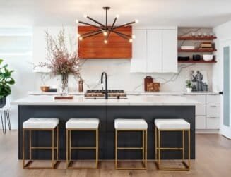 Calacatta quartz backsplash, combining elegance with durability for a perfect look